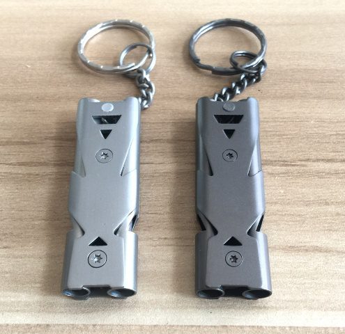 EchoWhistle™ Keychain – The Compact Lifesaver!